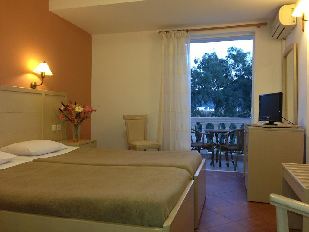 Three Stars Beach Hotel Moraḯtika Bilik gambar