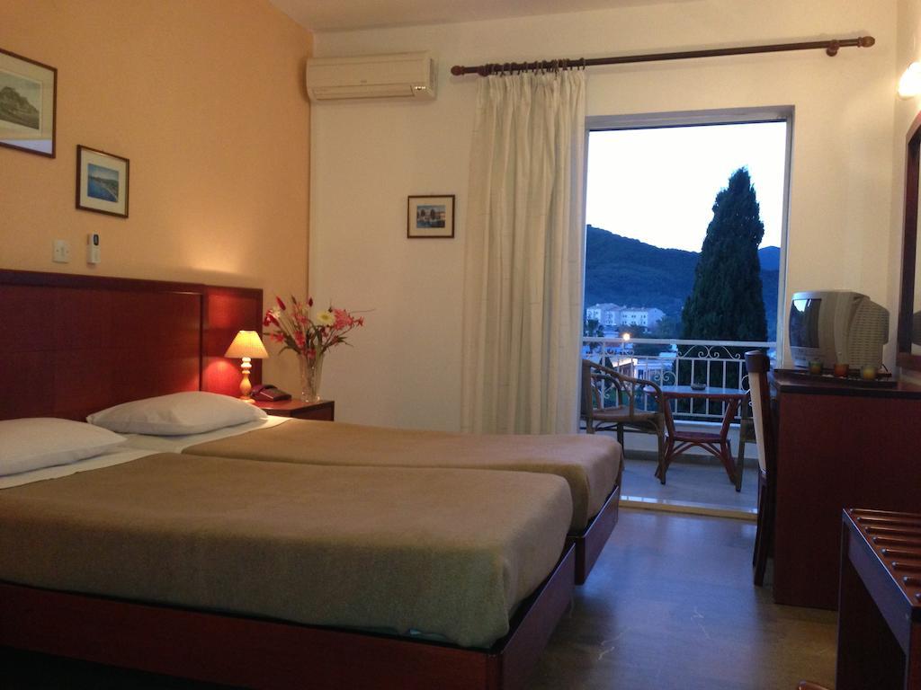Three Stars Beach Hotel Moraḯtika Bilik gambar